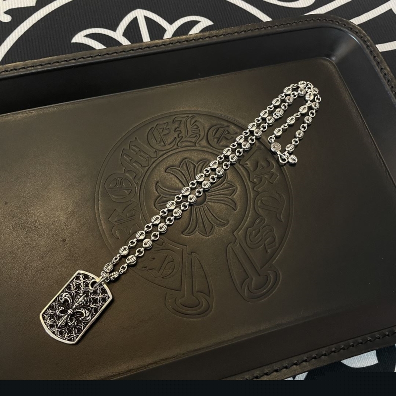 Ch**me He**ts necklaces